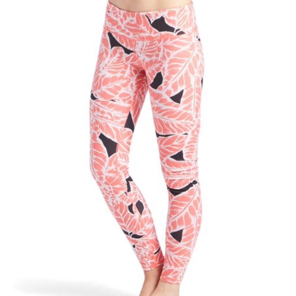 ALO Yoga Airbrush Leggings in Palm Springs Guava